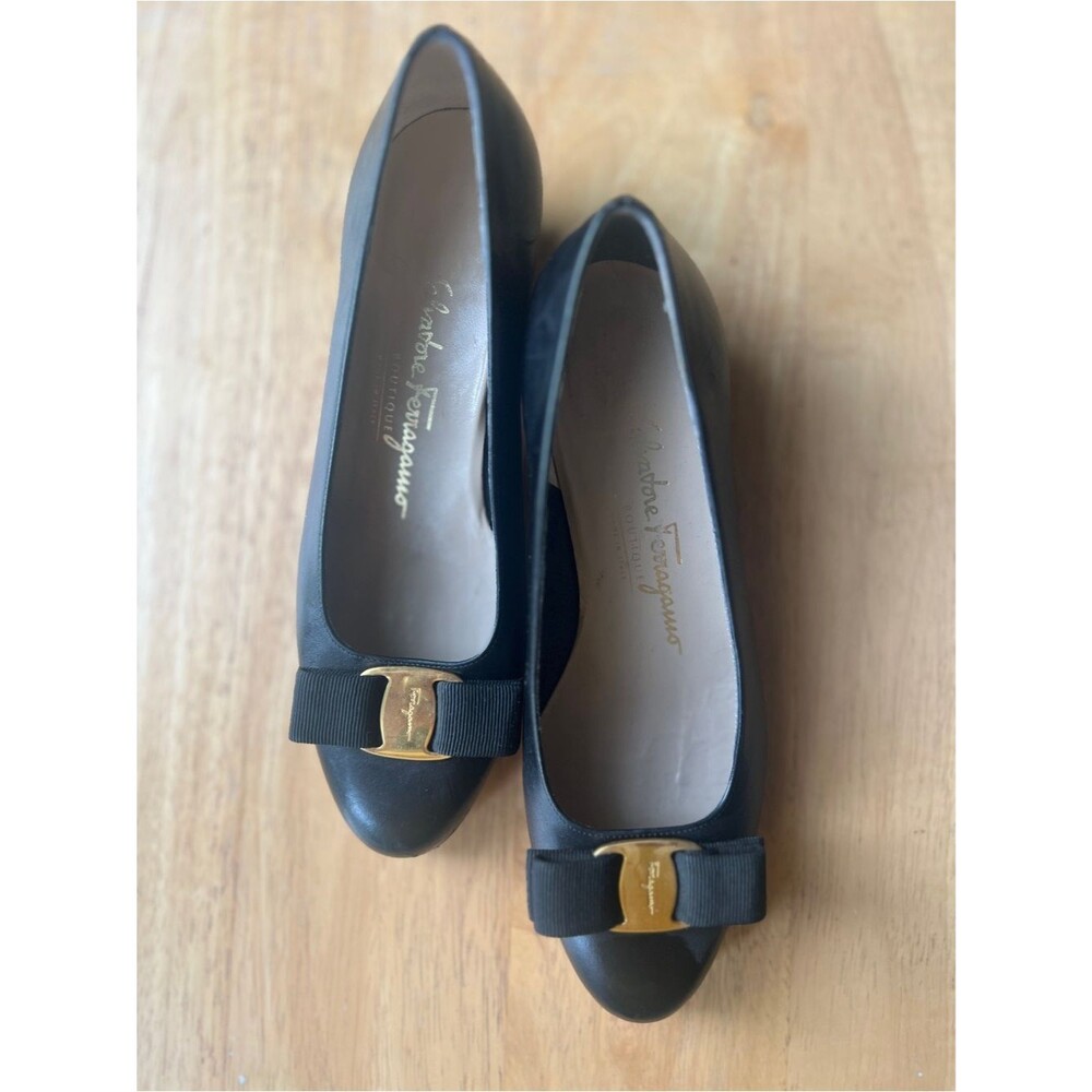 Salvatore Ferragamo Boutique VTG Vara Bow Pumps Black Leather 6B Vintage